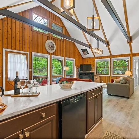 The Gingerbread House: 4 Bedroom Chalet, W/ Sunroom/Deck, Sleeps 12, Modern Amenities McGaheysville Екстер'єр фото