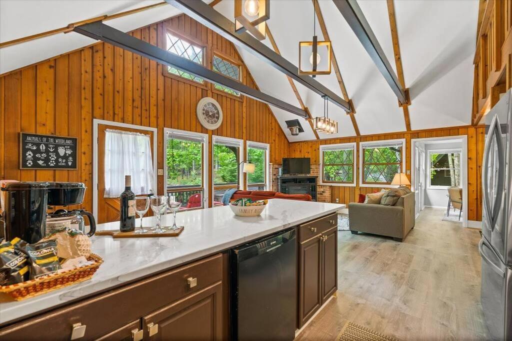 The Gingerbread House: 4 Bedroom Chalet, W/ Sunroom/Deck, Sleeps 12, Modern Amenities McGaheysville Екстер'єр фото