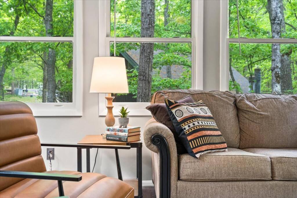 The Gingerbread House: 4 Bedroom Chalet, W/ Sunroom/Deck, Sleeps 12, Modern Amenities McGaheysville Екстер'єр фото
