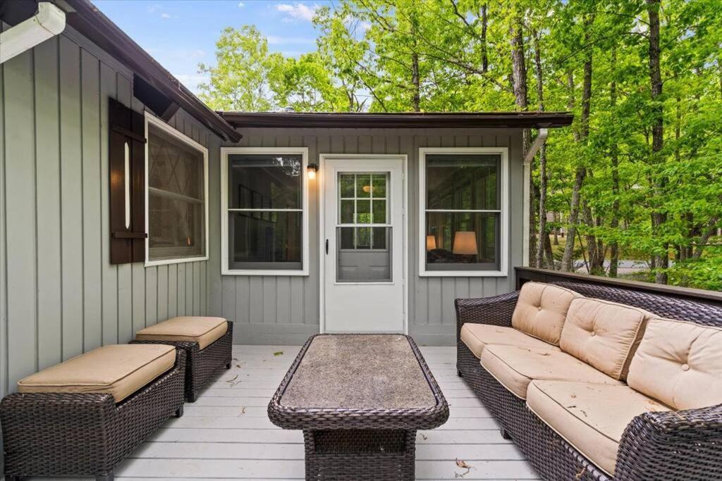 The Gingerbread House: 4 Bedroom Chalet, W/ Sunroom/Deck, Sleeps 12, Modern Amenities McGaheysville Екстер'єр фото