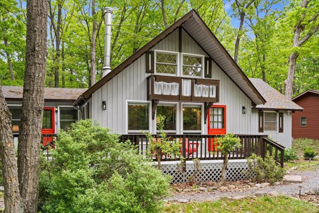 The Gingerbread House: 4 Bedroom Chalet, W/ Sunroom/Deck, Sleeps 12, Modern Amenities McGaheysville Екстер'єр фото