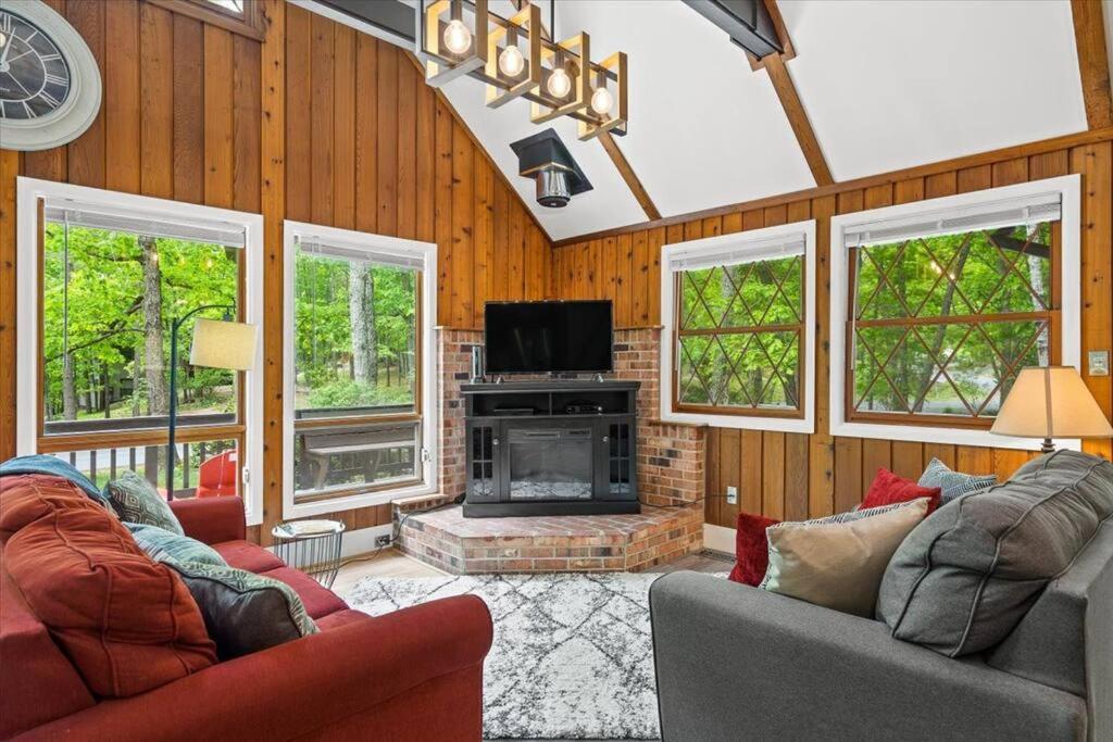 The Gingerbread House: 4 Bedroom Chalet, W/ Sunroom/Deck, Sleeps 12, Modern Amenities McGaheysville Екстер'єр фото