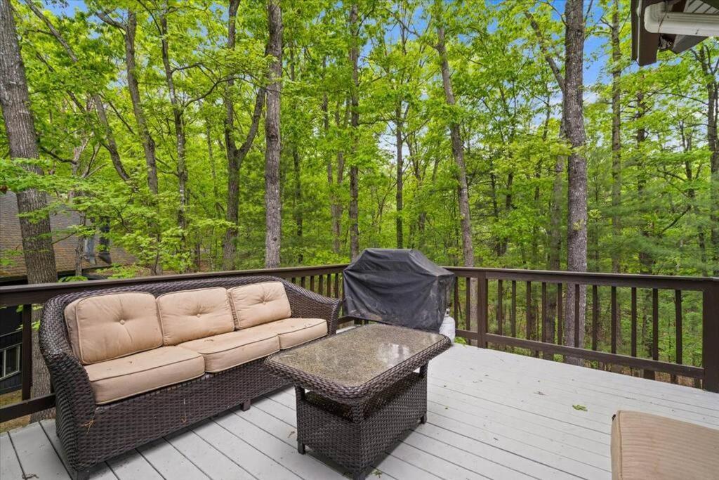 The Gingerbread House: 4 Bedroom Chalet, W/ Sunroom/Deck, Sleeps 12, Modern Amenities McGaheysville Екстер'єр фото