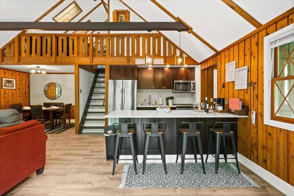 The Gingerbread House: 4 Bedroom Chalet, W/ Sunroom/Deck, Sleeps 12, Modern Amenities McGaheysville Екстер'єр фото
