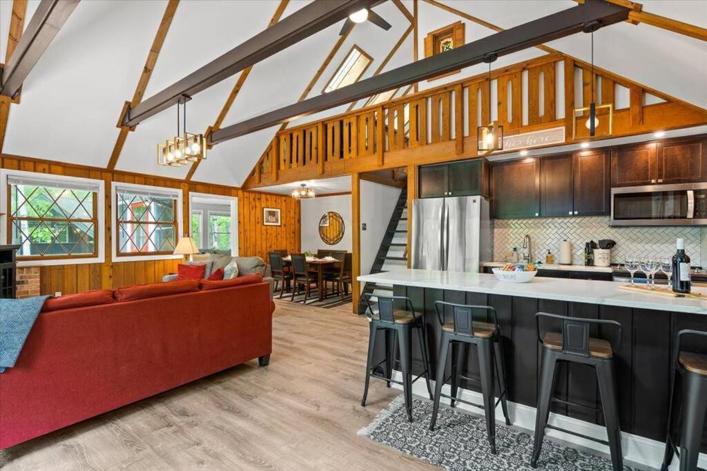 The Gingerbread House: 4 Bedroom Chalet, W/ Sunroom/Deck, Sleeps 12, Modern Amenities McGaheysville Екстер'єр фото